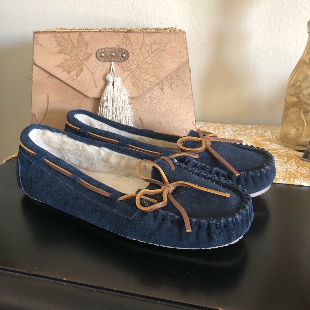 Minnetonka size 9